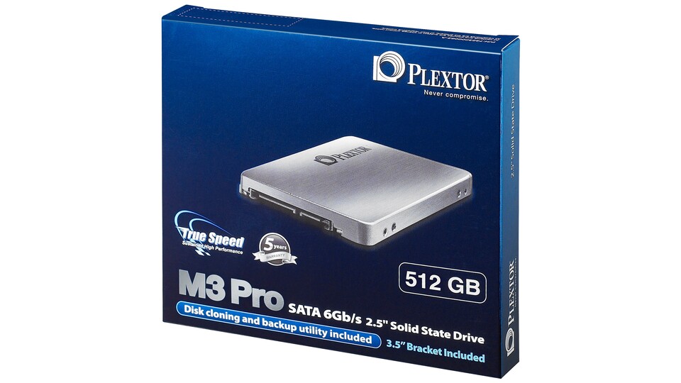 In der Verpackung finden Sie neben der SSD auch einen Einbaurahmen sowie eine Klonsoftware.