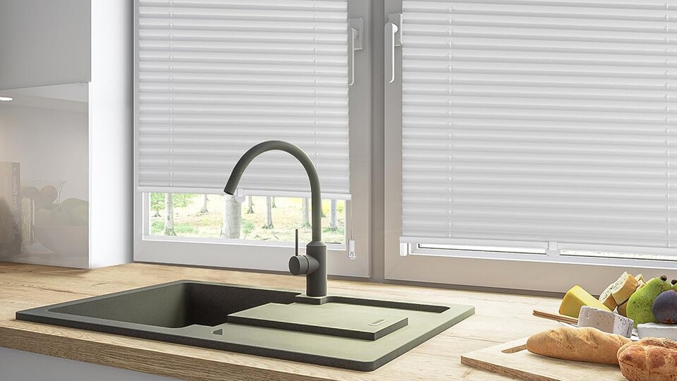 Wabenplissees sind nicht nur im Sommer ein effektiver Hitzeschutz – auch im Winter helfen sie dabei, Wärme in euren vier Wänden zu halten.