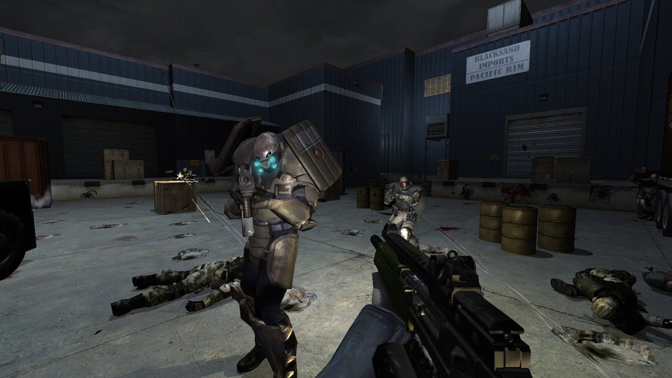 Gewieft: Der Horror-Shooter F.E.A.R. benutzt die Zurufe der Soldaten, um dem Spieler einen Informationsvorteil zu verschaffen.