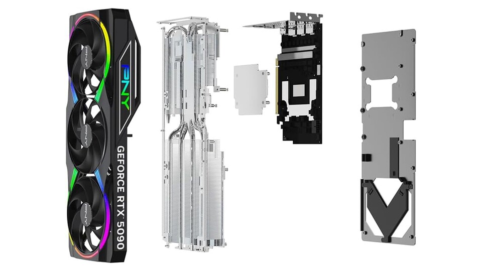 Das Kühlsystem der RTX 5090 von PNY setzt auf einen großen Kühlkörper mit mehreren Heatpipes und drei Lüftern, die für ausreichend Luftstrom sorgen.