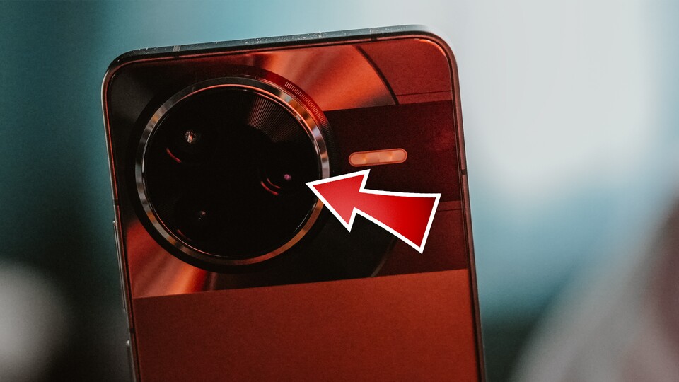 Schwer zu erkennen, aber hier leuchtet gerade das Infrarotlämpchen. (Bild: GameStar Tech)