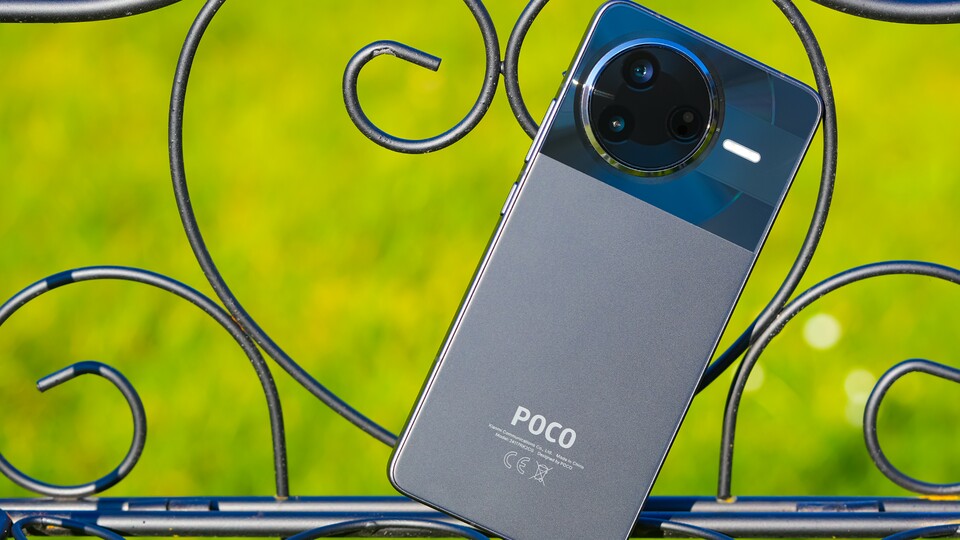 Das Poco F7 Pro bietet mit 1.800 Nits maximaler Helligkeit das leuchtstärkste Display. (Bildquelle: GameStar Tech)