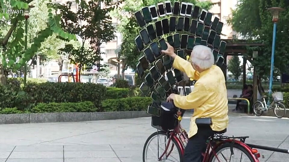 Das Spielen und Fahrradfahren half ihm sich geistig und körperlich fit zu halten. (Bildquelle: South Morning China PostYouTube)