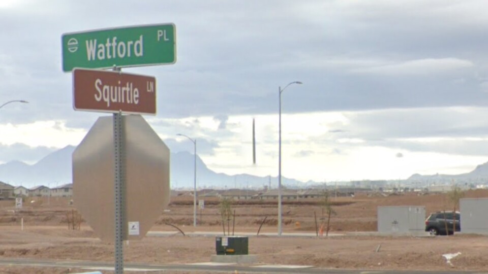 Noch nicht viel los im Pokémon-Land inmitten der Wüste, aber unweit dieses Schildes findet sich auch ein Pendant für die Snorlax-Lane. Quelle: Google Street-View
