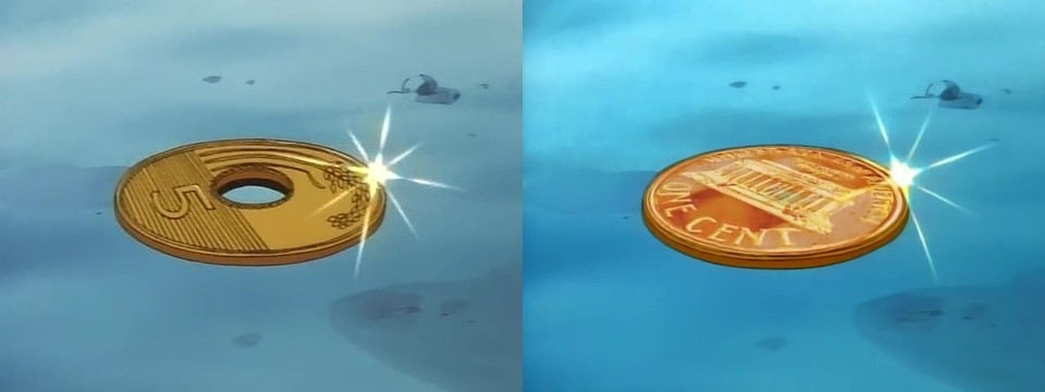 Links das japanische Original, rechts wie man es im Westen sah: Ein 5-Yen-Stück wurde zu einem 1-Cent-Stück geändert.