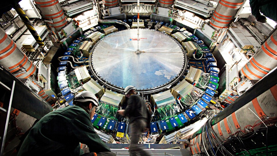 Hier seht ihr eines der vier großen Teilchendetektor-Experimente am Large Hadron Collider des CERN in Form des ATLAS. (Bild: home.cern)