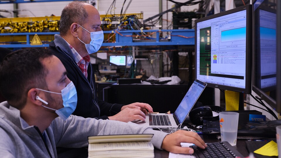 Die vielen Rechner im Forschungszentrum erfüllen unterschiedlichste Aufgaben. Besonders wichtig ist oftmals ihr Zusammenspiel. (Bild: home.cern)