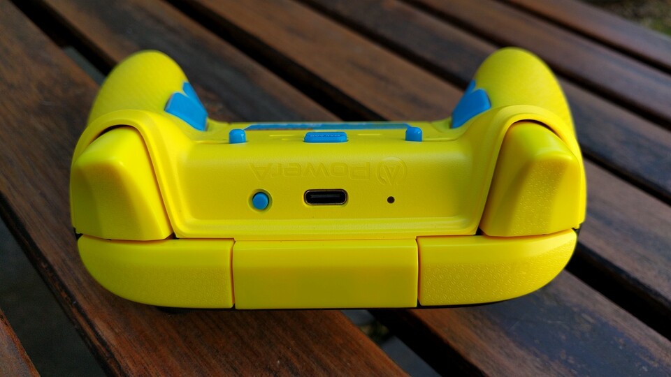 Die Schultertasten klingen zwar ein wenig hohl, fassen sich dank geriffelter Oberfläche aber herrlich an. (Bildquelle: Nele WobkerGameStar Tech)