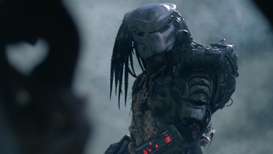Regisseur Shane Black bringt The Predator zurück in die Kinos.