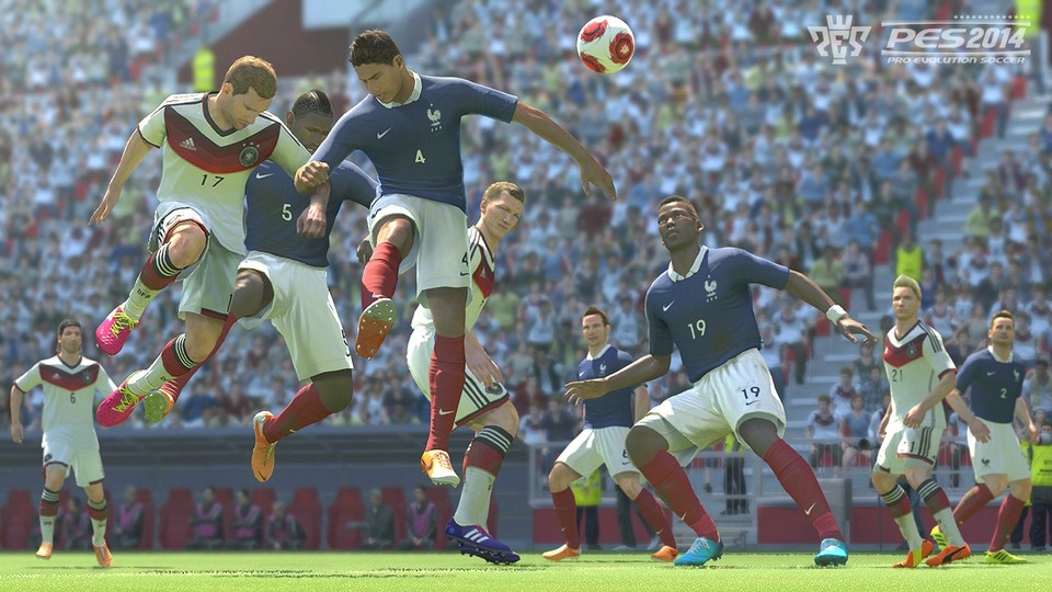 Das neue Data-Pack von Pro Evolution Soccer 2014 umfasst aktuelle Transfers sowie neue Trikots.