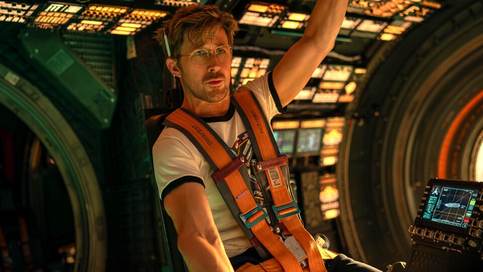 Das sind ja ... wenig Knöpfe ... Bildquelle: Amazon MGM Studios