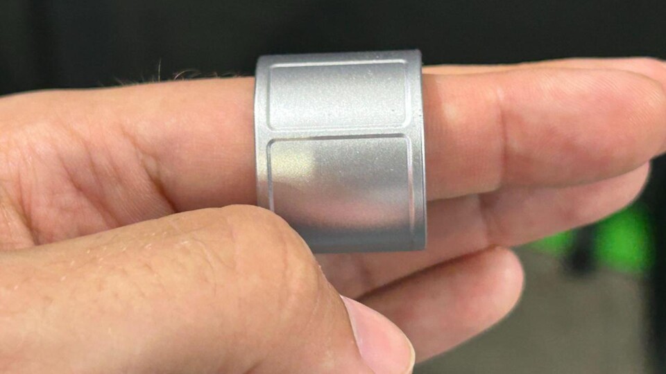 Der Prolo Ring ist aus PWC gefertigt und in verschiedenen Farbvarianten erhältlich, bleibt dabei aber immer bewusst minimalistisch und unauffällig. (Bildquelle: Marten NeelsenGameStar Tech)