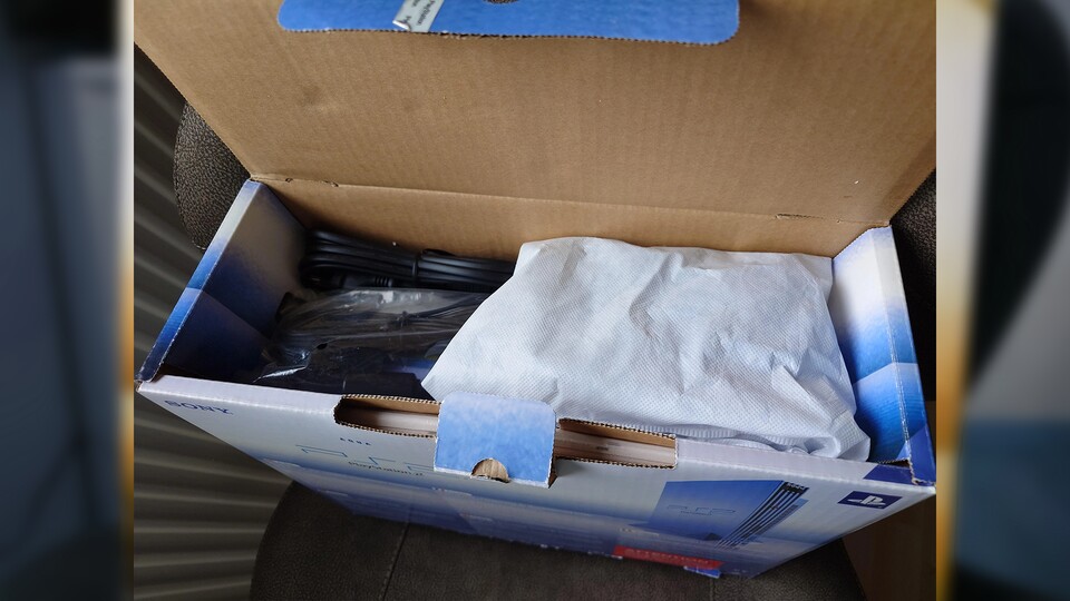 Die Kabel sind immer noch original zusammengelegt und verschnürt. (Bild: DivOveRReddit)