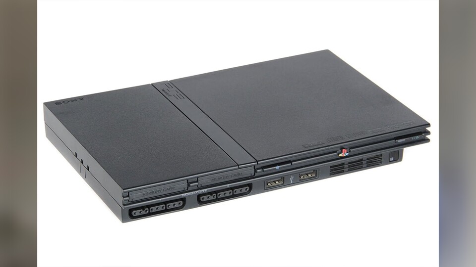 Wie der Name schon verrät, war die PlayStation 2 Slim deutlich schmaler als ihre Vorgänger. (Bild: Sony)