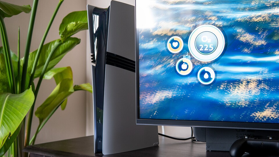 Die Konsole steht im Wohnzimmer. Im Gegensatz zu meinem Büro oben wird dieser Raum durch eine zweiflügelige Balkontür mit viel Licht geflutet. (Bild: Patrick S. - GameStar Tech)