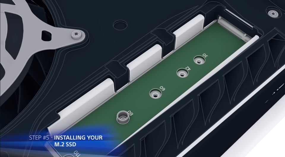 Setzt den Platzhalter, hier bei 80 eingesetzt, in die passende Öffnung zu eurer M.2-SSD. Quelle: Sony PlayStation Support.