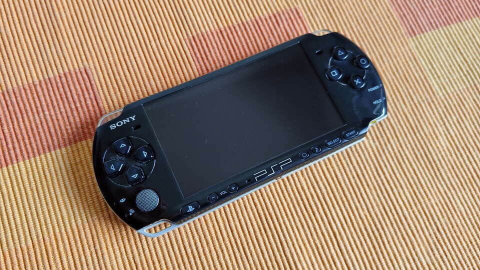 Meine eigene PSP habe ich mir dann später von meinem Azubi-Gehalt gekauft. (Bildquelle: Maxe S., GameStar)