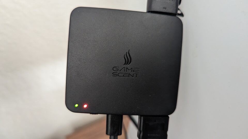 Der Adapter fängt das HMDI-Signal der Konsole oder des PCs ab und analysiert die Audiospur.
