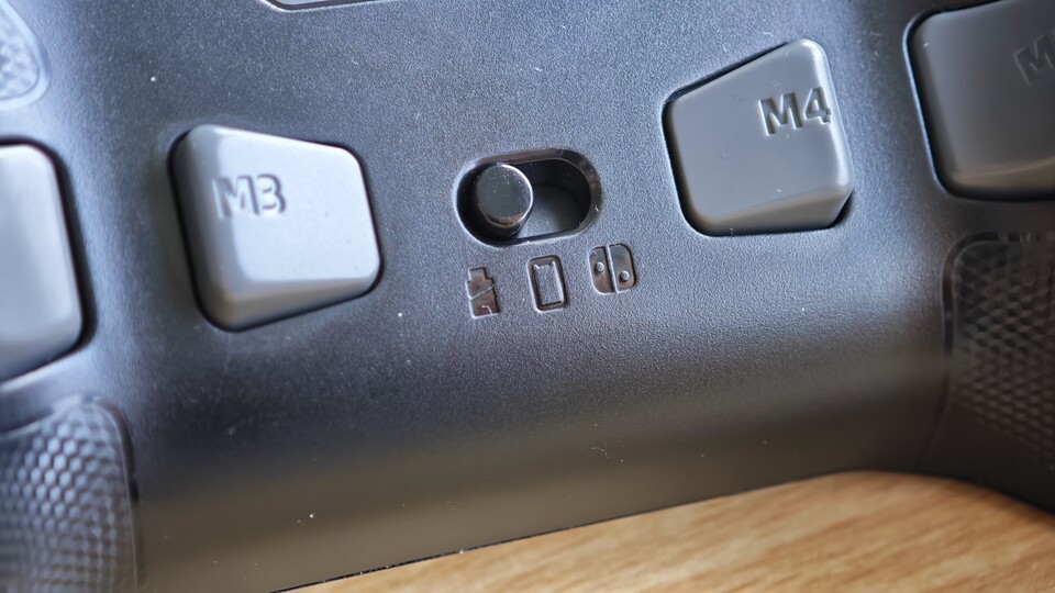 Der Controller unterstützt die hohe Polling-Rate über Kabel und über den USB-Dongle. (Bildquelle: Duy Linh DinhGameStar Tech)