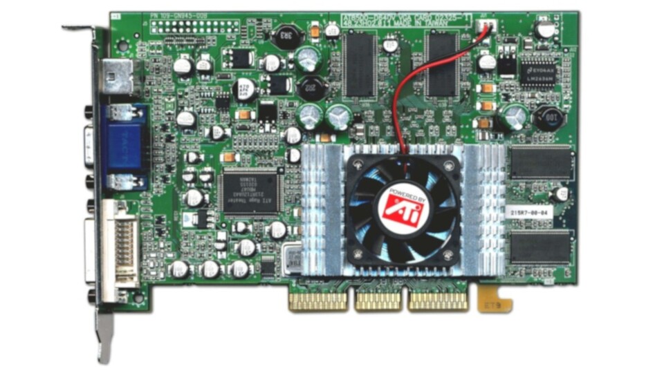 Die ATI Radeon 8500 erscheint im August 2001 mit dem R200-Chip und bietet eine Taktrate von 275 MHz und bis zu 128 MByte Videospeicher.