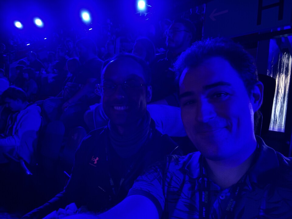 Mogan und ich mischen uns unter die anderen Rainbow-Fans.