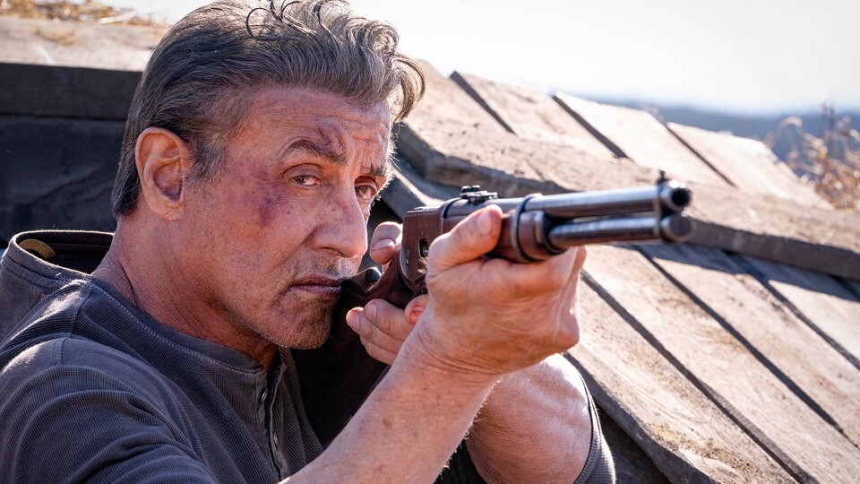 Sly ist als Rambo zurück. Doch nicht jedem Filmkritiker gefällt sein jüngstes Werk Last Blood.