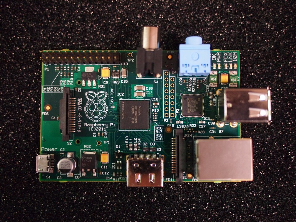Die Oberansicht eines Raspberry Pi. Quelle: Wikimedia Commons