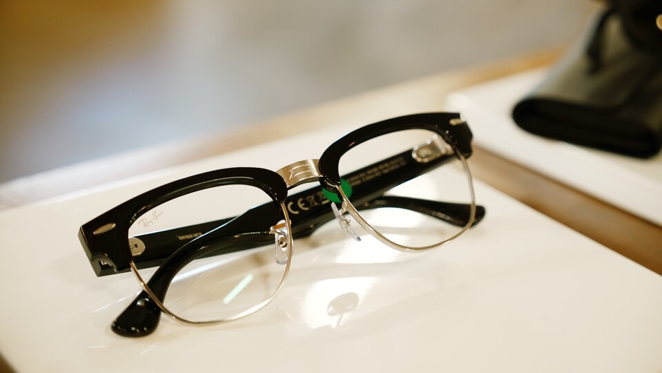 Die neue Ray-Ban Meta Audio hat keine Kameras verbaut. Sie ist um Grunde ein Kopfhörer in Brillenform. (Bildquelle: Duy Linh DinhGameStar Tech)