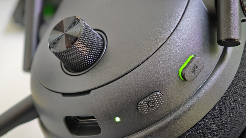 Hier zu sehen ist das neue Rad für die Lautstärke sowie der geriffelte An-Aus-Knopf. (Bildquelle: Duy Linh DinhGameStar Tech)