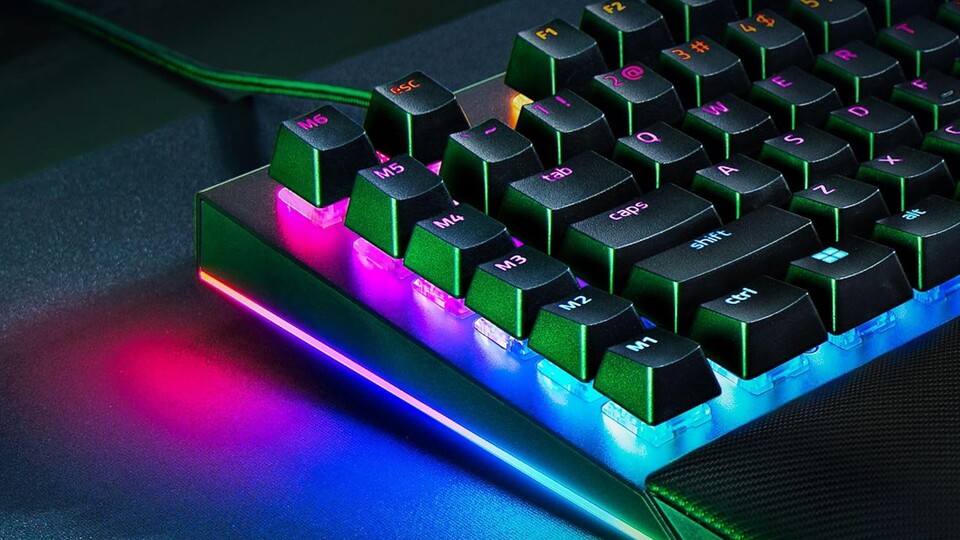 Leise, schnell, präzise – die Yellow Switches der BlackWidow V4 im Einsatz