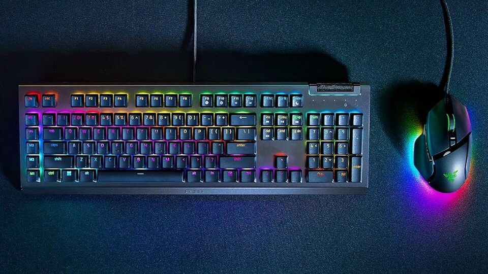 RGB mit Razer Chroma – die Razer BlackWidow V4 X bringt euer Setup zum Leuchten