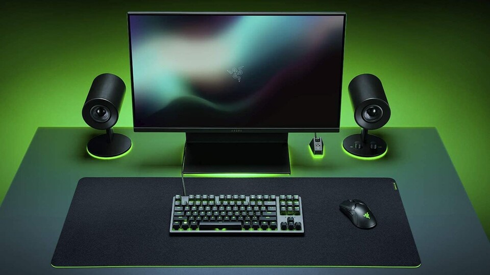 So könnte ein fertiges Razer Setup auf eurem Schreibtisch aussehen - da wird man fast grün vor Neid.