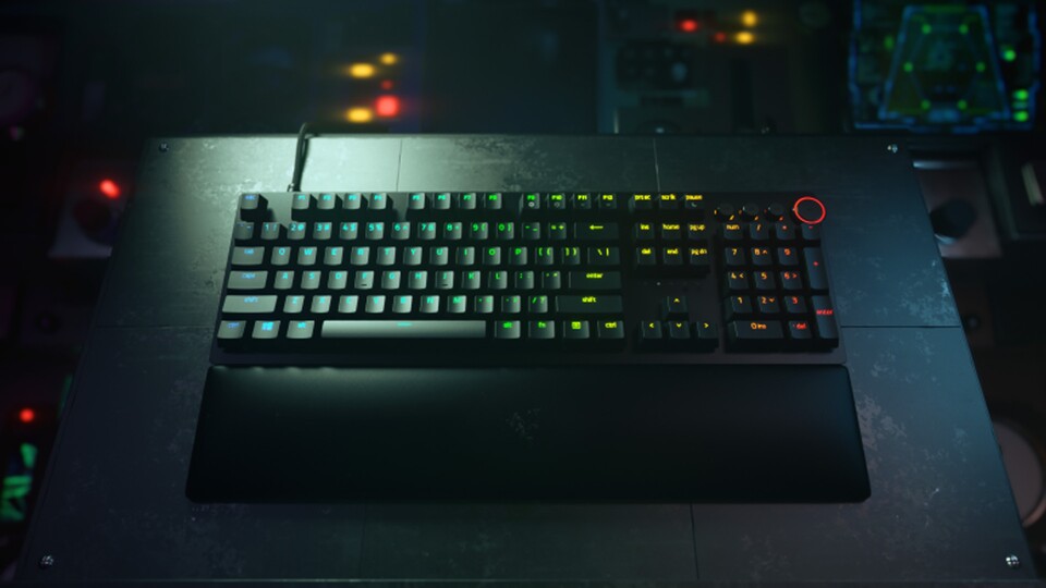 Ich liebe alles, was LEDs hat und leuchtet, deshalb liebäugle ich mit der coolen Razer Tastatur