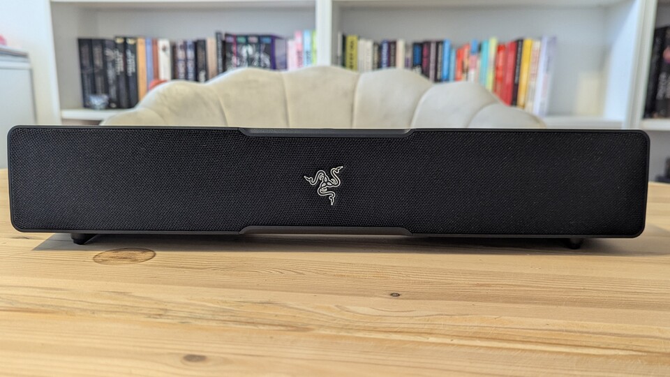 Außerlich erscheint die Soundbar nicht sehr besonders, das ändert sich, sobald ihr sie anschließt.