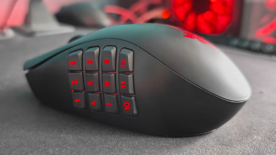 Die zwölf Seitentasten benötigen zwar etwas Einarbeitungszeit, aber wenn ihr den Dreh mal raus habt, wollt ihr garantiert nicht mehr zu einer anderen Maus greifen.