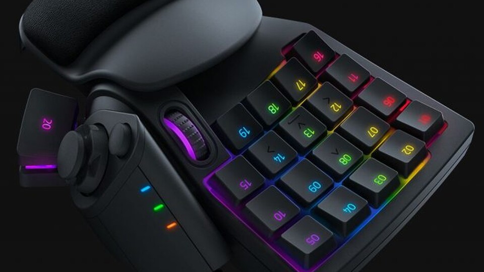 Dank funkelnder RGB-Beleuchtung sieht das Razer Tartarus vor allem nachts einfach hinreißend schick aus!