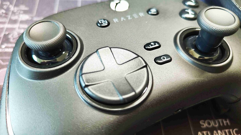 Stick-Drift byebye: Hall-Effekt und Antifriction-Ringe sorgen für ein dauerhaft gutes Spielgefühl beim Razer Wolverine V3 Tournament Edition.