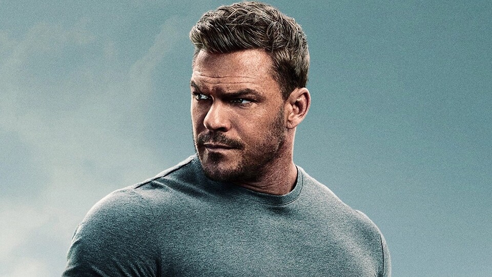 Damit Reacher-Fans eine gute Zeit vor dem Fernseher haben, würde Alan Ritchson beinahe alles tun. Bildquelle: Amazon MGM Studios