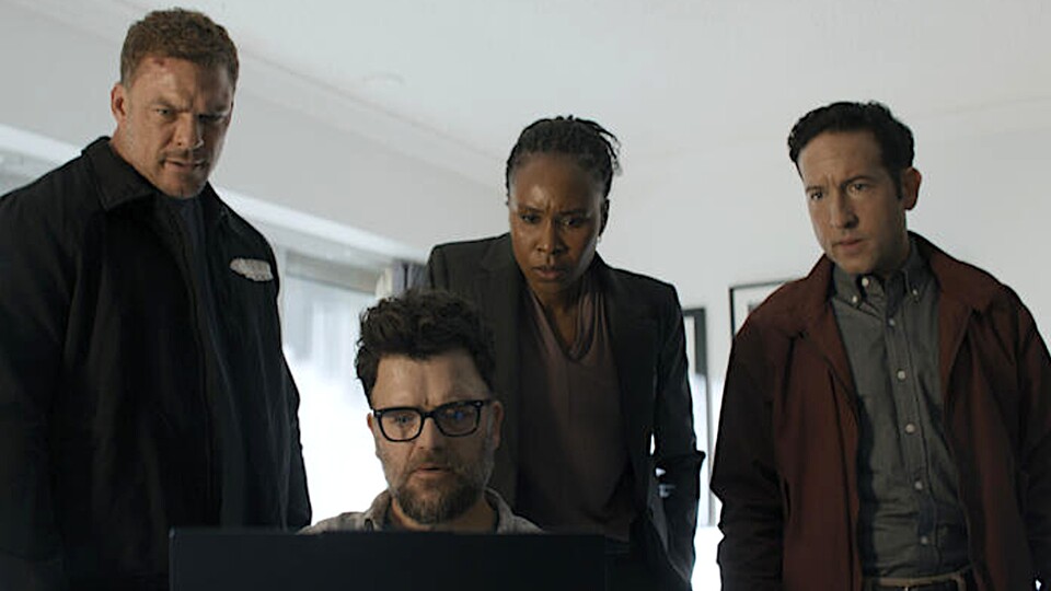 Das sind Tamara (Sydelle Noel), Jacob (ganzr rechts: Christopher Rodriguez-Marquette) und Russell (Mitte unten: Kevin Weisman). Bildquelle: Amazon MGM Studios