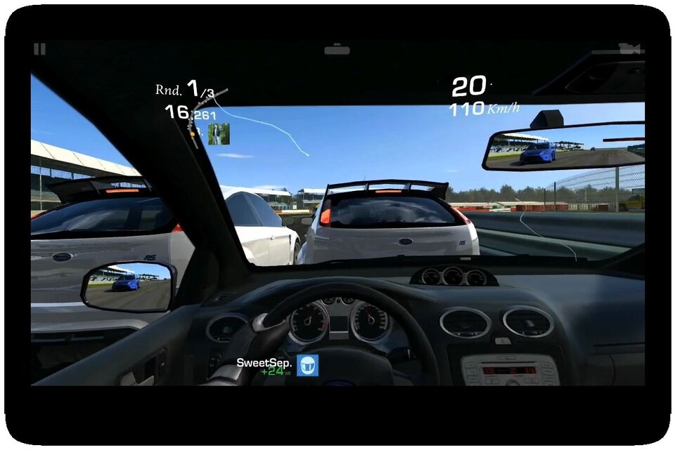 Anspruchsvollere Spiele wie Real Racing 3 ruckeln auf dem S5 Mini oder reduzieren sichtbar die Grafikdetails – oder beides.