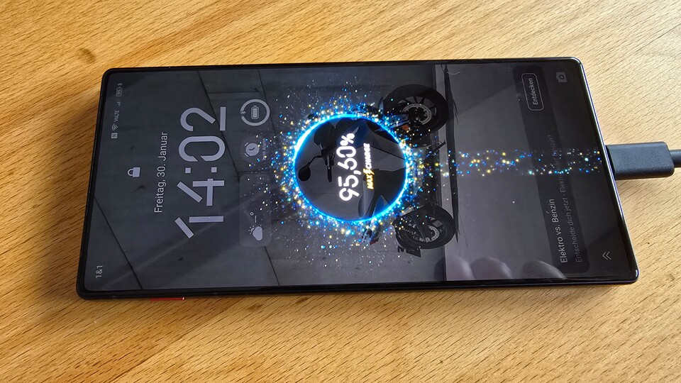 Kurze Ladepausen: Dank der Schnellladefunktion ist der 7.000 mAh Akku zügig wieder voll einsatzbereit.