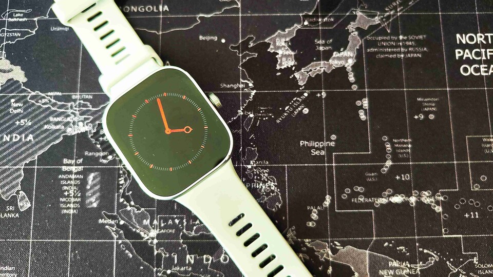 Mit aktivierten Always-on-Display kommt die Uhr laut Xiaomi auf 10 Tage. Ich bin sogar auf 14 Tage gekommen.