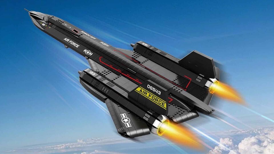 Die schlanken Tragflächen und die charakteristische Rumpfform machen die Reobrix SR-71 Blackbird zu einem der auffälligsten Klemmbaustein-Flugzeuge weit und breit.