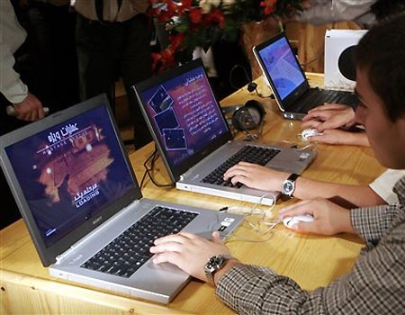 Iranische Teenager dürfen Rescue the Nuke Scientist, die Antwort auf den »US-Cyber-Krieg« probespielen.