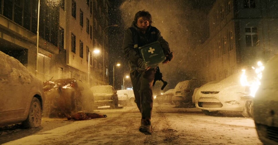 Kein Chris Redfield, kein Leon S. Kennedy: Der Held von Zach Creggers Resident-Evil-Film heißt Bryan und ist ganz bewusst kein krasser Typ. Bildquelle: Sony Pictures
