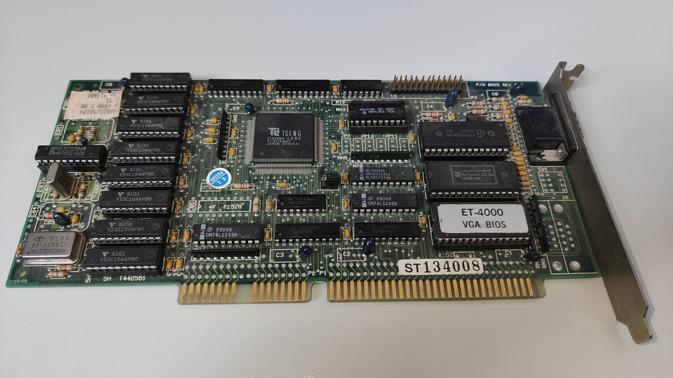 Grafikkarten wie die dank ihrer hohen DOS-Geschwindigkeit beliebte Tseng ET4000 sind ein Glanzstück eines 386er-PCs.