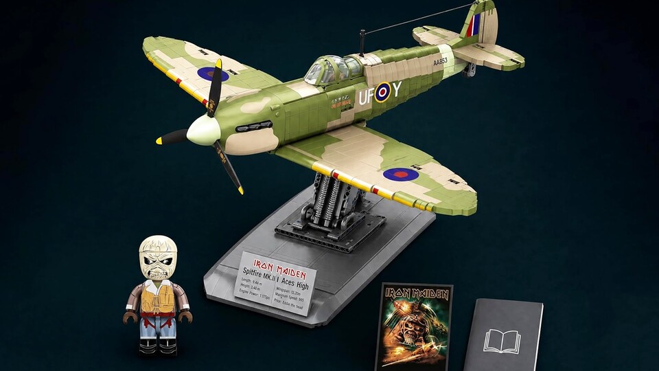 Ein schickes Modell einer Spitfire MK.II mit Details für Fans von Iron Maiden – sogar eine Eddie-Minifigur und ein Poster sind dabei!