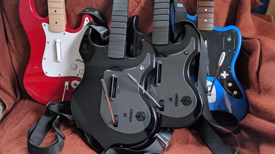2026 gibt es langsam aber sicher immer mehr Gitarren-Controller. Was bleibt, ist die Qual der Wahl. (Bildquelle: Nele WobkerGameStar Tech)