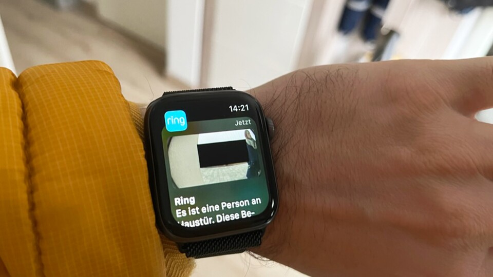 Auch auf der Apple Watch bekomme ich eine Push, interagieren kann ich damit aber nicht. Im Bild zu sehen: Die Privatsphärefunktion der App, mir der ich Bereiche schwärzen kann.