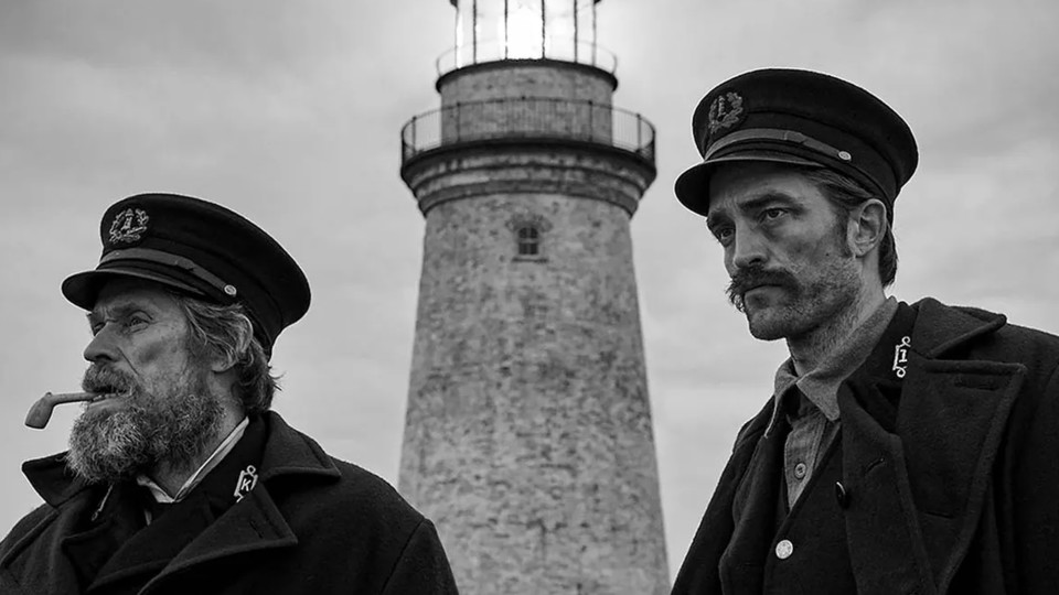 Robert Pattinson gemeinsam mit Willem Dafoe in The Lighthouse von Regisseur Robert Eggers, der am 18. Oktober 2019 in den Kinos startet.